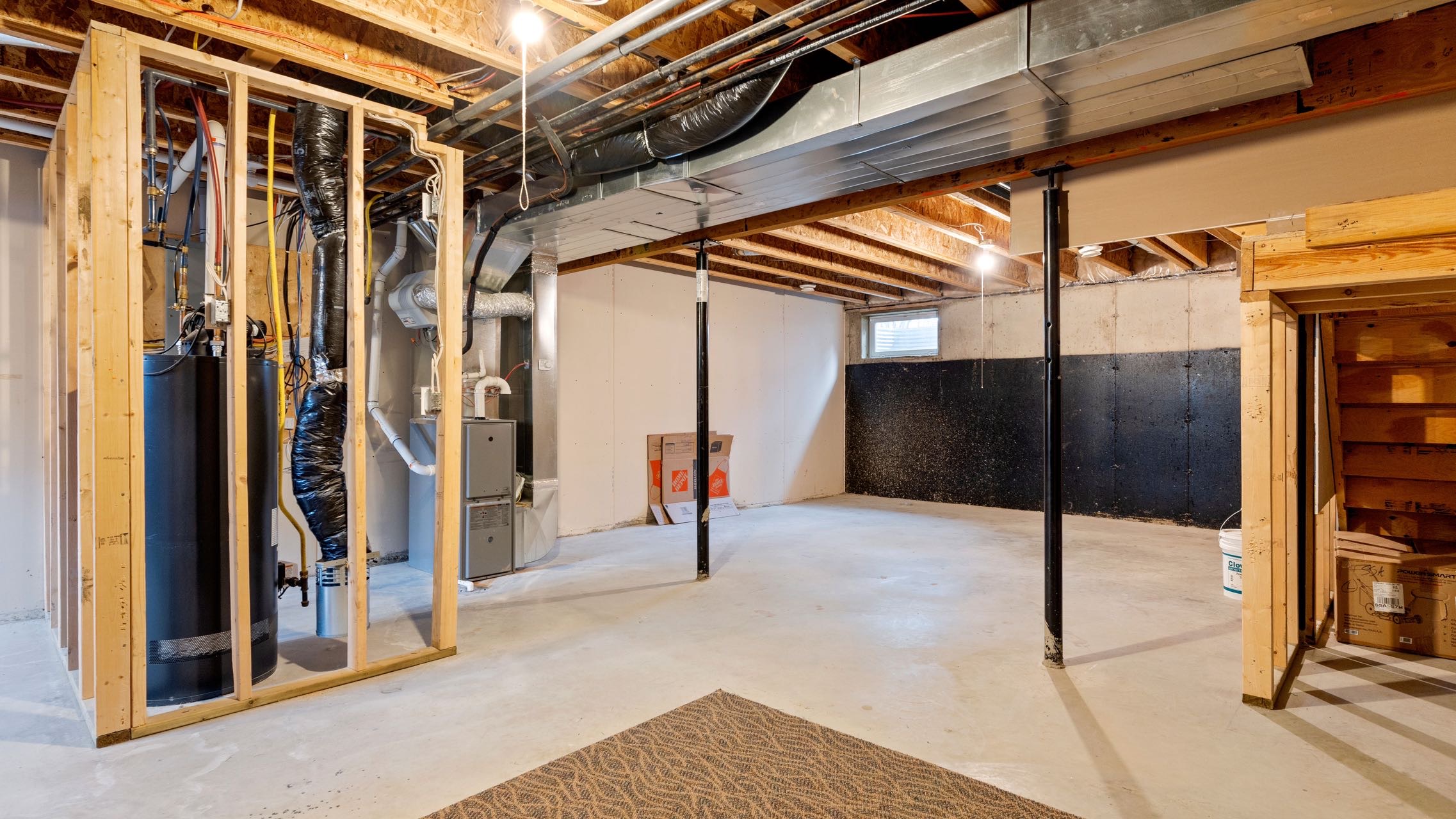 Willowgrove小区2012年建1315尺2房3卫联排别墅出售。房屋年代新，步行百米至两所小学和公园，近百年高中，近购物中心。一楼朝阳自然光充足，客厅宽敞明亮。9英尺挑高，高级复合板地板，全花岗岩台面，枫木橱柜，不锈钢厨房设备。二楼2个超大卧室均带独立洗手间和步入式衣柜。地 - 31