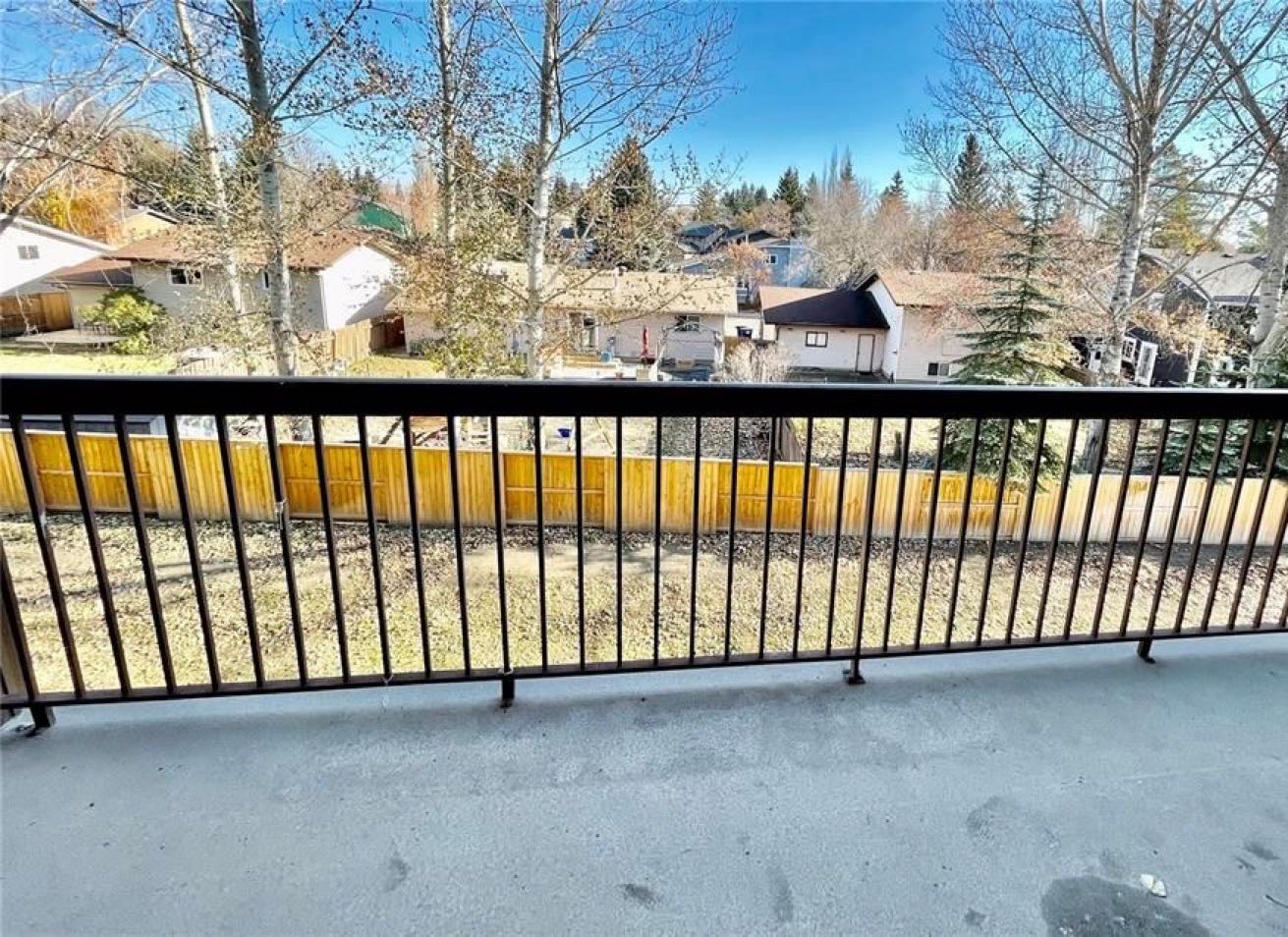 Lakeview小区2室2卫公寓出售，带独立洗衣，主卧带独立洗手间，阳台带储物间，好彩光，交通便利。客厅复合木地板，近期全新刷漆，升级洗手间。房屋状况好。挂牌价格：$129900。详情请联系地产经纪Gary Gai 盖王睿 3063413677 微信：gary3677 网站：ga - 9