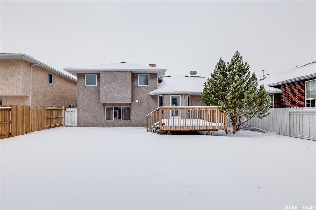 Lakeridge小区 步行200米到两所优质小学，1973尺 5房3卫独立屋出售，错层结构，良好保养，橡木橱柜，新漆墙面，大窗户多面朝阳采光，连房子双车库，安静路段，大地块，开价：$439000。有意请联系地产经纪Gary Gai 3063413677 微信：gary3677 - 19