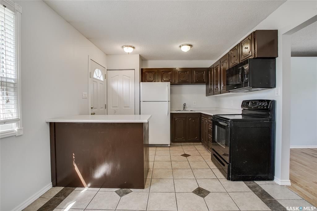 East College Park 816尺错层独立屋出售。 4房2卫。部分实木地板，全新刷漆，升级厨房台面，洗手间。地下室全新翻修，2房1厅1卫卫，超大窗户明亮好采光，较新窗户，较新暖气设备。挂牌价格 $309000。详情联系地产经纪Gary Gai 盖王睿 - 6