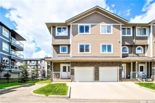 Stonebridge小区 1634 尺联排 4房4卫，安静边户，出售。大面积，挑高顶客厅，大窗户，厨房理石台面和不锈钢家电，主卧带独立洗手间。半地下室带大窗户。连房子单车库。步行可到小学，超市，公园。挂牌价格：$289000。详情请联系Royal LePage地产经纪Gary - 2