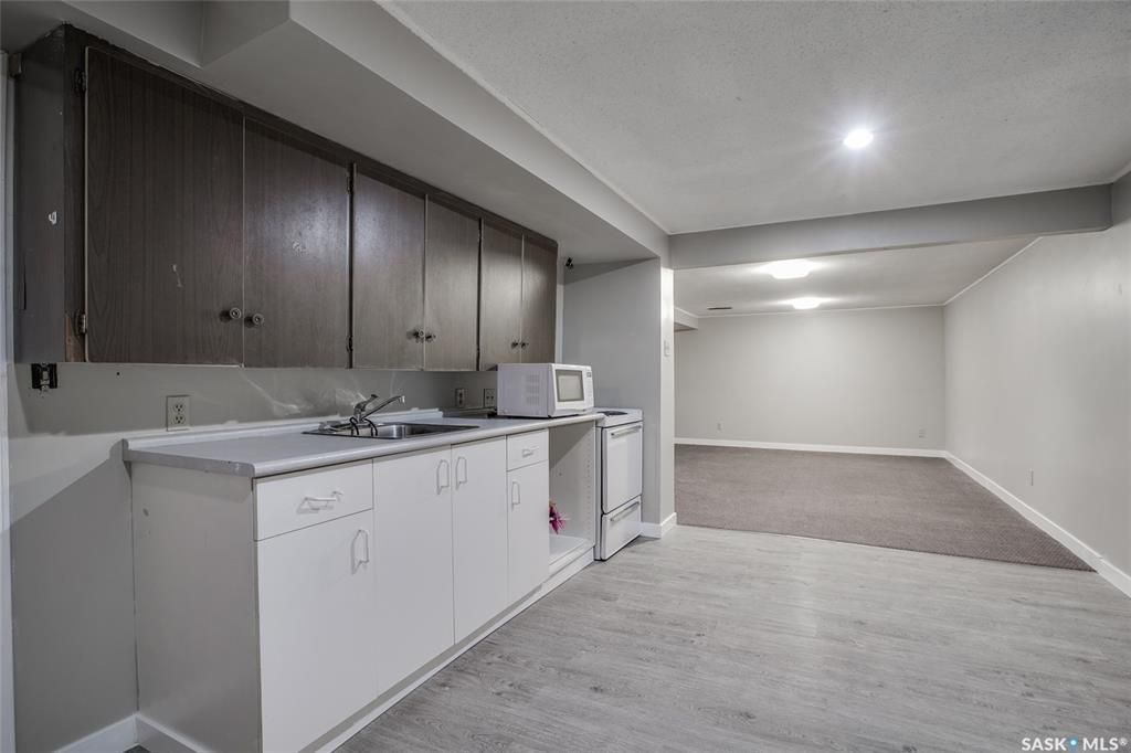 Greystone Heights小区近8街购物，近大学，近小学1082尺独立屋4房2卫（含1室1厅1厨1卫独立出入合法出租地下室套间）出售，全新刷漆，全新地板，全新车道，近期更新有锅炉瓦片热水器等。挂牌价格：$379900。详情请联系地产经纪Gary Gai 盖王睿 - 8