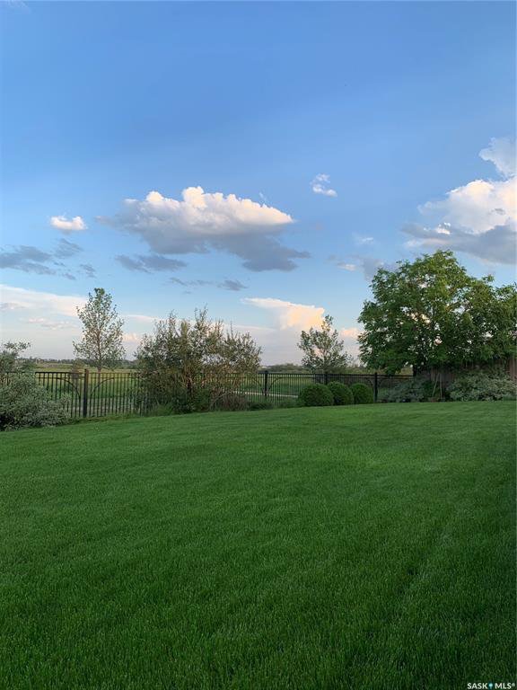 Briarwood小区2302尺步出式地下室独立屋出售，背后无敌景观，全方位采光，完全前后私密性，6房4卫，一层带书房，新厨房，新地板，新装修洗手间。开价：685000。有意请联系地产经纪Gary Gai 3063413677 微信：gary3677。 - 8