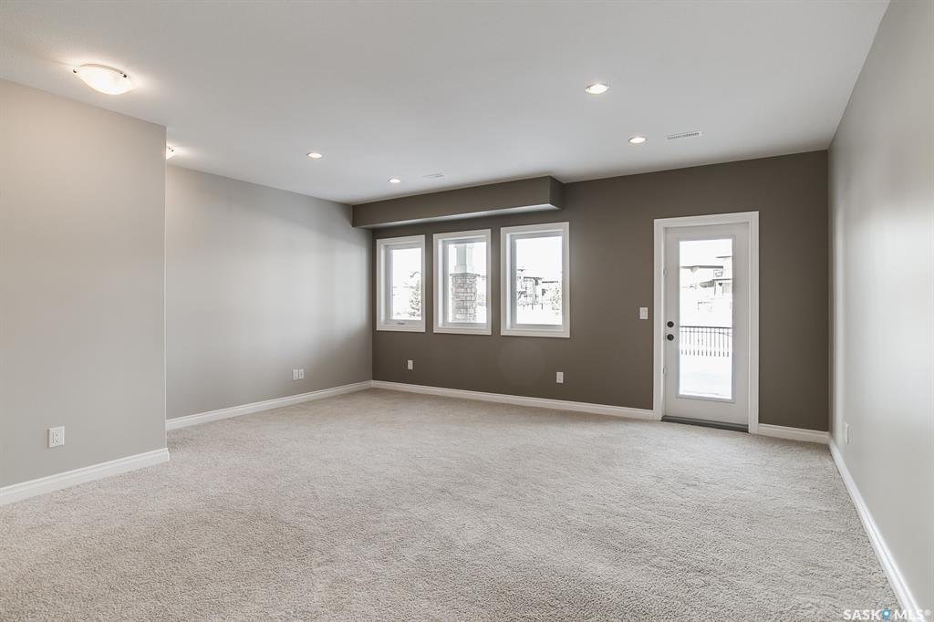 Willowgrove小区1502尺 地下室步出式，背靠公园，高档装修。安静，步行近小学超市。开价$409000。有意请联系地产经纪Gary Gai3063413677 微信gary3677 - 9