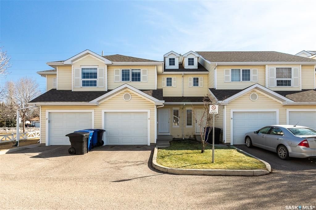 Erindale小区核心地段3室联排出售。本地人业主。步行百米至两所高中（百年高中，St Joseph），两所小学(Dr. John G. Egnatoff School and Catholic Father Robinson school)，附近商圈。房屋保养极佳，朝南大窗户 - 4