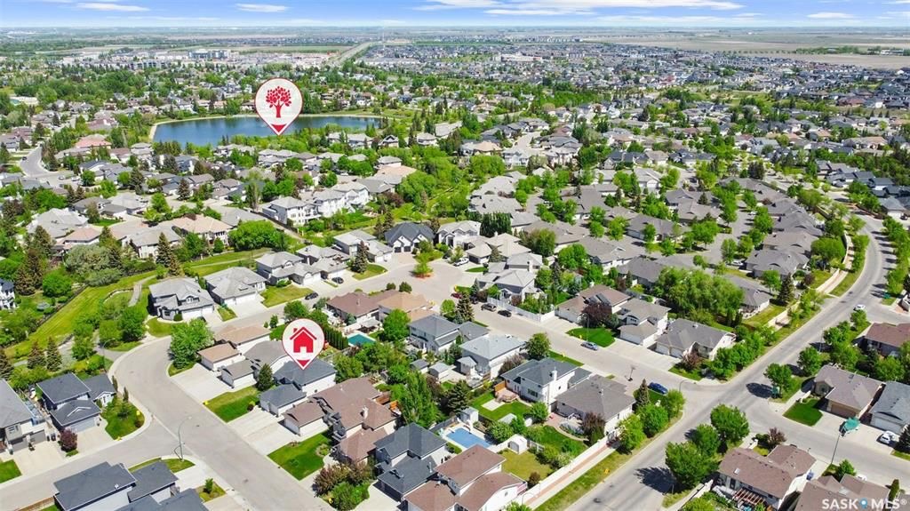 Arbor Creek小区私密安静最佳路段之一2122尺2层独立屋出售。2001年建，过6000尺大地块，5房，1个办公室，3个家庭厅，4卫，一楼挑高顶，明亮PVC大窗，双客厅双餐厅，厨房大理石台面，带独立角柜，新换地板，带一大尺寸书房（可做第六个卧室）二楼三个大房间主卧含独立洗 - 6