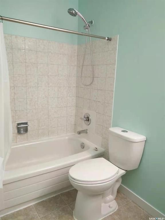 Wildwood小区933 尺3室一卫公寓出售。近高尔夫球场，公园，civic center。交通便利。含阳台，带储物间，地上车位，独立洗衣烘干机，近期更新有合成地板，橱柜，洗手间和部分家电。挂牌价格：$149900。有意请联系地产经纪Gary Gai 盖王睿 - 7