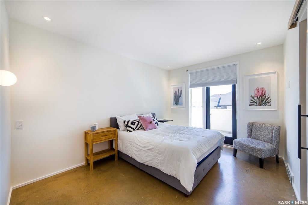 Aspen Ridge小区3600尺地下室步出式独立屋出售！超过5000尺居住面积，绝佳位置背靠自然保护野地，绝佳无遮挡小湖景视野。4房6卫双厨房（中式+西式+嵌入式德国米勒顶级家电), 室内室外独一无二顶级配置装修，全屋水泥地面高科技地热系统，全屋智能系统，7个天窗，白橡木加大 - 39