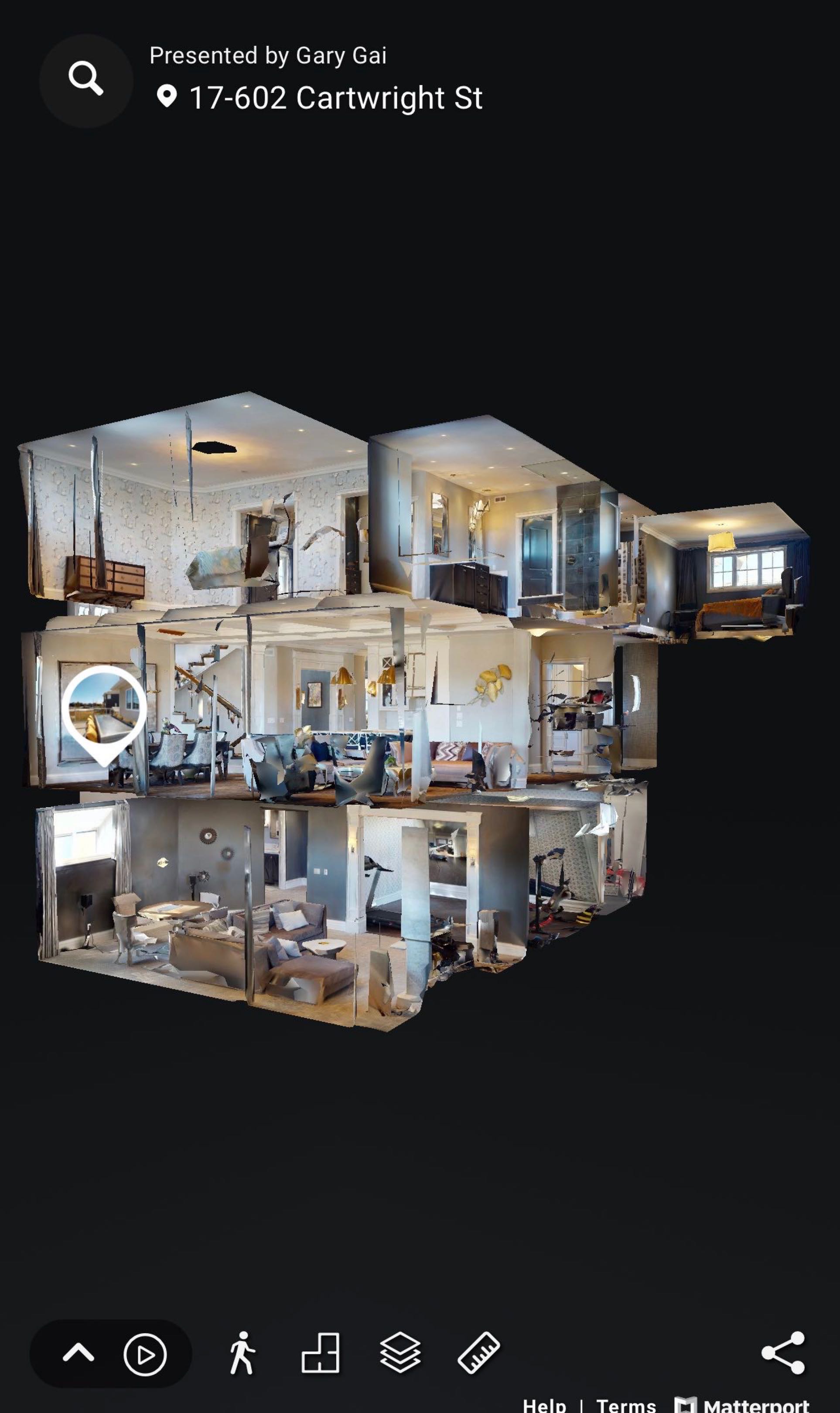 高尔夫球场THE WILLOWS顶级小区超大地块，3072尺2014年建独立屋出售。绿地公园环绕，房子设计豪装修顶配，保养如新。全屋自然光充足，11尺高顶，大理石地板，深纹理硬木地板，全屋冠顶装饰，吊顶天花板，升级加高实心门和装饰套件，定制壁板壁纸，顶级定制灯饰和卫浴设备。4房4 - 4