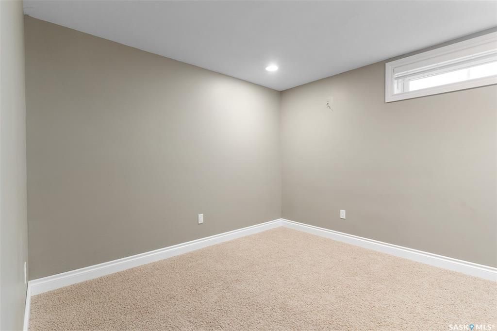 Arbor Creek小区私密安静最佳路段之一2122尺2层独立屋出售。2001年建，过6000尺大地块，5房，1个办公室，3个家庭厅，4卫，一楼挑高顶，明亮PVC大窗，双客厅双餐厅，厨房大理石台面，带独立角柜，新换地板，带一大尺寸书房（可做第六个卧室）二楼三个大房间主卧含独立洗 - 25