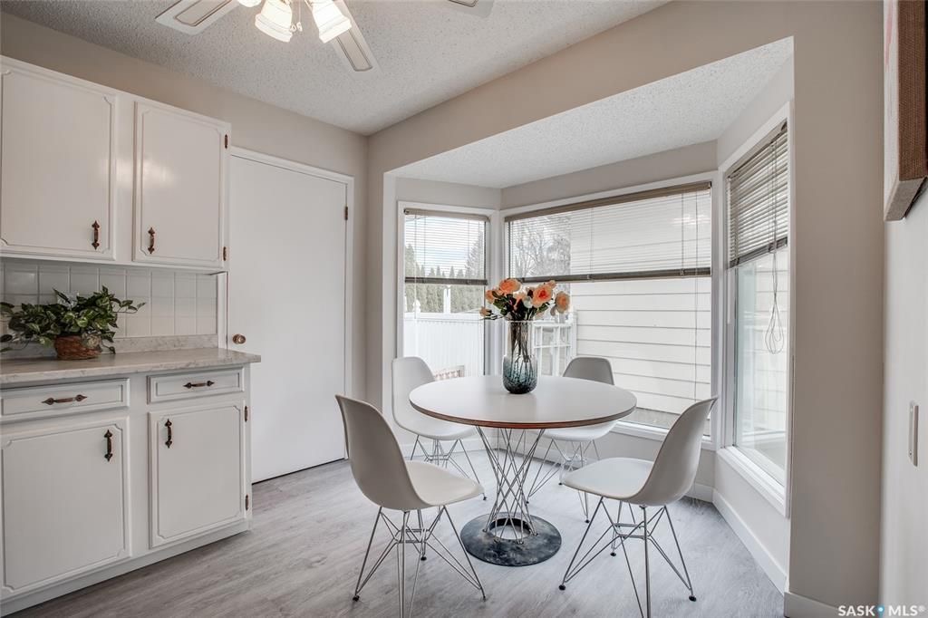 Brevoort Park 平层独立屋出售。步行至两所小学（St Matthew School & Brevoort Park School)，近两所中学(Holy Cross  High School & Walter Murray Collegiate) 8街购物。4房2卫 - 8