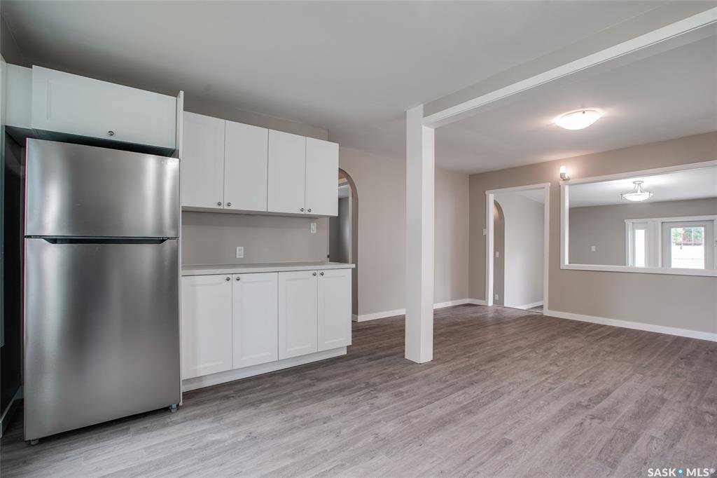 Forest Grove 小区全新装修独立屋出售。1040尺 3房2卫，近7000尺R2地块。近Forest Grove小学和St. Joseph 和 Centennial 高中。 房屋更新有：新窗户，新瓦片，新厨房（橱柜，台面），新地板，新装修洗手间，全新刷漆，全新不锈钢家电。 - 8