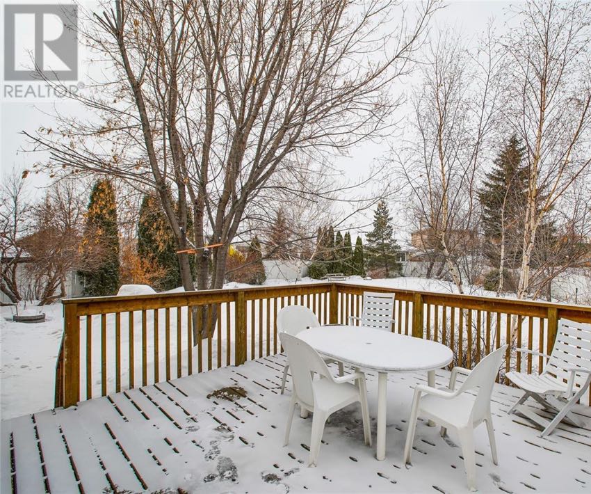 高档社区Briarwood稀缺近一万尺地块，1756尺独立屋出售，安静私密路段。保养极佳4 房3全卫 （4房均在地面以上）双客厅，双餐厅，挑高顶，PVC大窗户，换风系统，地下喷淋！ 超大扇形成熟大院子！挂牌价格 $494900。详情联系地产经纪Gary Gai 盖王睿  - 4