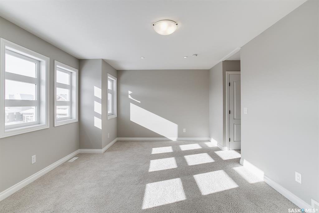 Willowgrove小区1502尺 地下室步出式，背靠公园，高档装修。安静，步行近小学超市。开价$409000。有意请联系地产经纪Gary Gai3063413677 微信gary3677 - 8