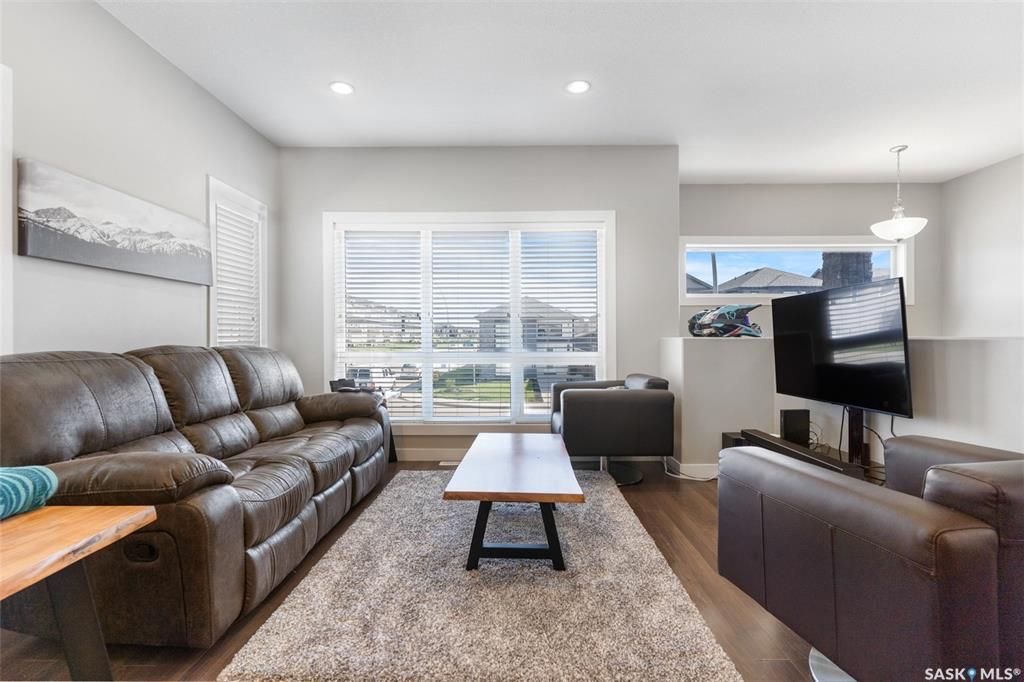 Evergreen小区1215尺错层独立屋出售, 本地西人业主，4房3卫，半地下室带合法出租1厅 1房间1卫分电表，独立出入独立洗衣烘干，另有1大活动空间用于主层住户使用，双车库外加1室外停车位，拐角地块多停车位，带露台，采光好，步行百米至两所小学及公园。 - 7