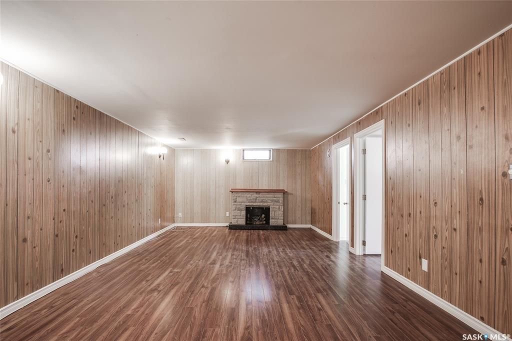 Eastview小区1147尺独立屋6房3卫（含3室1厅1厨独立出租地下室）出售，全新刷漆，全新地板地板装修，主卧带独立洗手间，独立出入，2018换的热水器锅炉。房子状况如新。挂牌价格：$349900。详情请联系地产经纪Gary Gai 盖王睿 3063413677 - 7