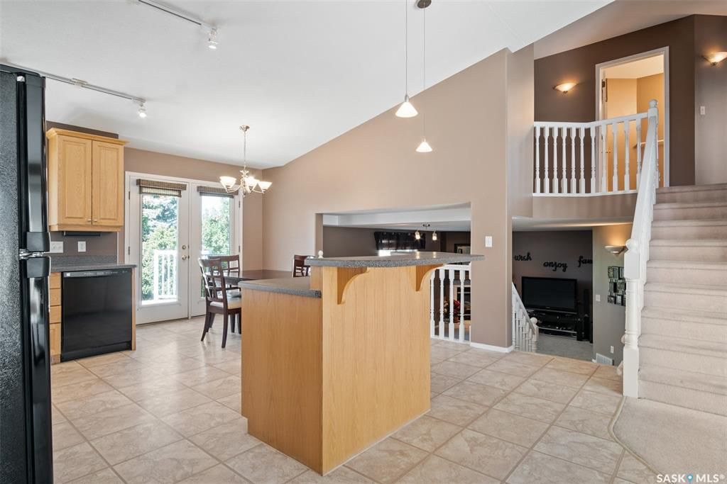 Erindale小区核心地段4房3卫1979尺独立屋出售。步行百米至两所小学Dr. John G. Egnatoff & Father Robinson), 两所高中 St Joseph & Centennial Collegiate, 购物及公园。房屋保养好，开放设计，采光通透 - 7