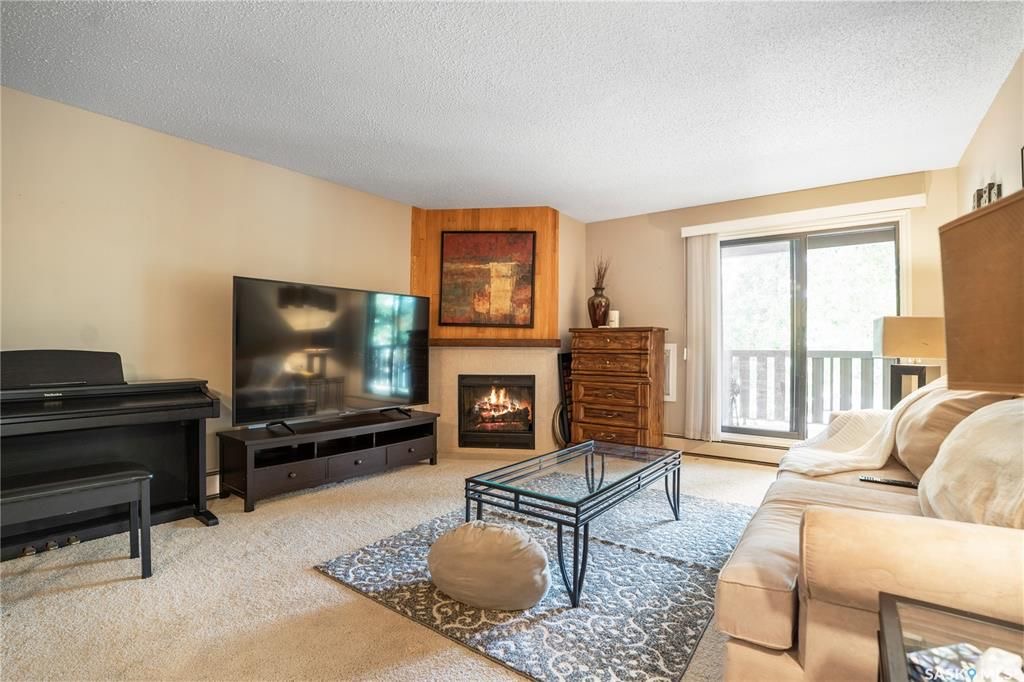 Wildwood小区核心路段3房2卫边户公寓出售，步行至8街购物，小学，公园，游泳馆，室内网球，图书馆。带大露台及储物间，双车位，枫木厨房大理石台面，明亮客厅带电子壁炉，主卧带独立洗手间。独立洗衣机烘干机（2022新换）。社区有健身房，壁球，桌球设施。可自住或投资。挂牌价格：$1 - 7