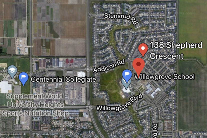 Willowgrove小区 2012年建，3房3全卫联排出售，位置便利，步行100米至小学，公园，也可步行至附近购物和Centennial Collegiate和St Joseph high school高中。安静路段，远离工地和公寓楼，一手房主保养佳，多窗户，大院子，一楼9尺高 - 2