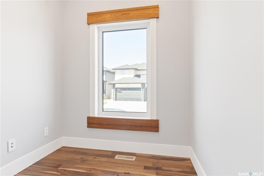 Aspen Ridge小区超大尺寸2016尺两层独立屋出售。好采光，保养如新，高档装修：9尺层高，实木地板，大理石台面，壁炉，不锈钢家电。主层有额外书房，二楼4个大卧室，地下室保温完成。带露台和独立双车库。挂牌价格：$499000。 有意请联系地产经纪Gary Gai 30634 - 14