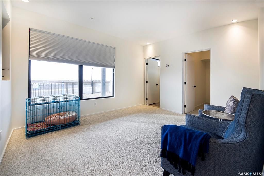 Aspen Ridge小区3600尺地下室步出式独立屋出售！超过5000尺居住面积，绝佳位置背靠自然保护野地，绝佳无遮挡小湖景视野。4房6卫双厨房（中式+西式+嵌入式德国米勒顶级家电), 室内室外独一无二顶级配置装修，全屋水泥地面高科技地热系统，全屋智能系统，7个天窗，白橡木加大 - 47