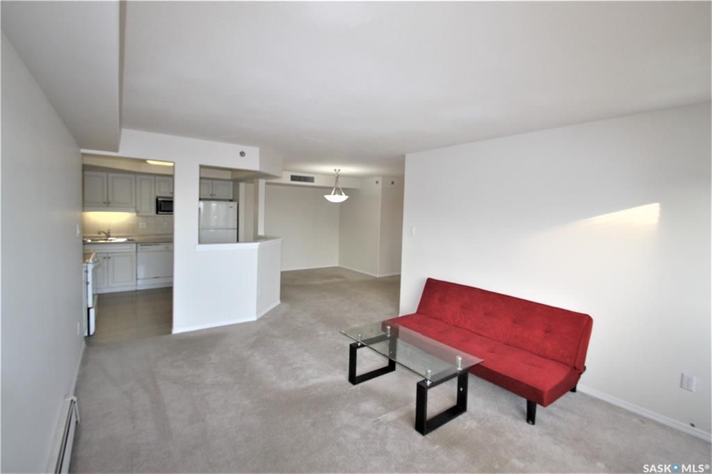 河东中心位置Main st，2003年建 超过1000 尺顶楼2室2卫公寓出售。近8街，大学等一切设施。安静高档公寓楼带电梯地下停车位。开放式设计，大窗户，采光好，带洗衣烘干设施，独立朝东大阳台和地下储物间。房屋状况好。挂牌价格 $229000。详情联系地产经纪Gary Gai - 8