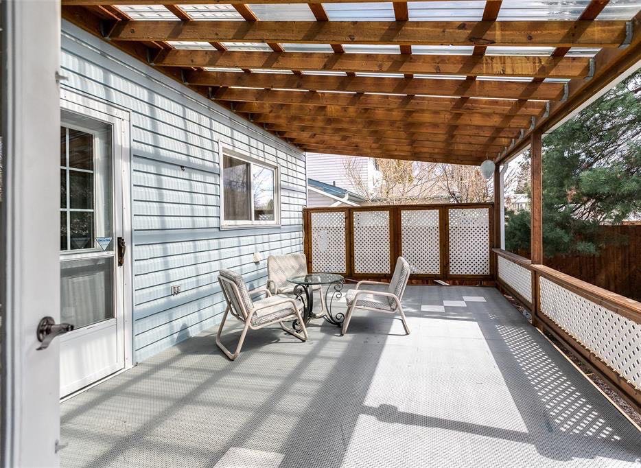 2042尺大面积独立屋位于Eastview小区最优路段之一，近小学和market mall购物。5房3卫，房屋保养状况极好多窗好采光，房屋大件近期都已更新升级室外私密成熟大院子外加单车库多车道。有意请联系地产经纪盖王睿Gary Gai 3063413677 微信gary3677 - 7