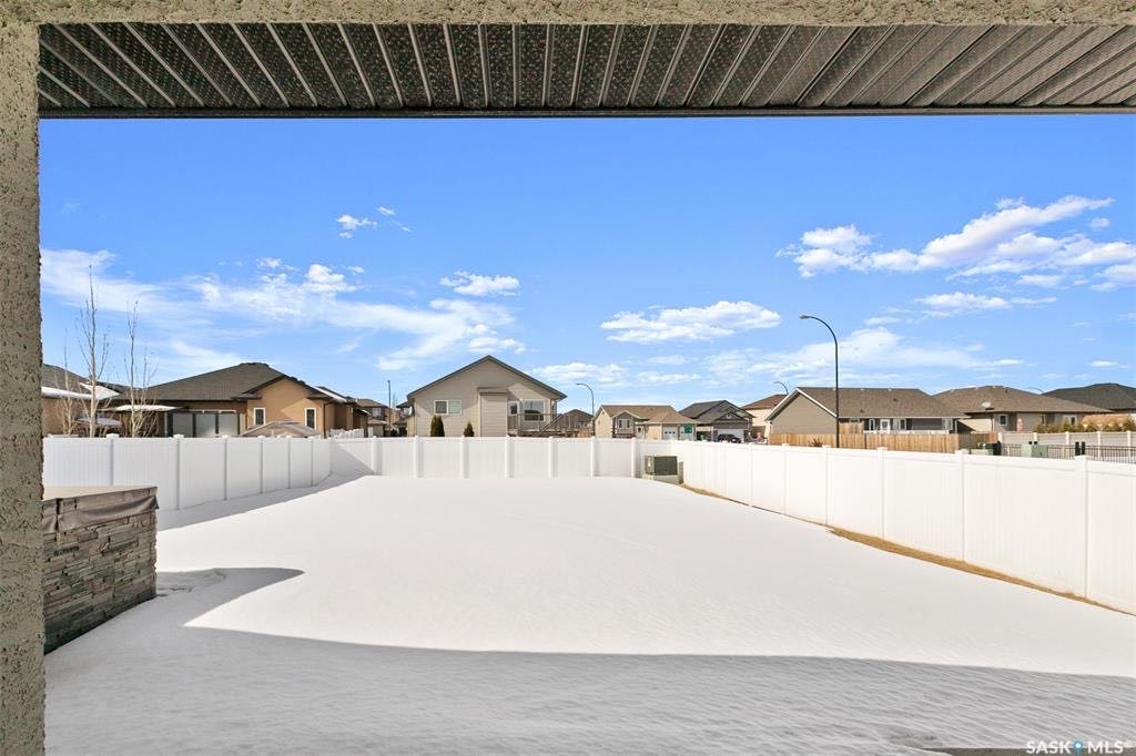 Willowgrove独立屋，室内面积2659尺 ，4房，4厅，5卫， 7223尺大地块，高档装修设备，天然气炉头，天然气地热覆盖，开价：$669900。 有意请联系地产经纪Gary Gai 3063413677 微信：gary3677 - 9