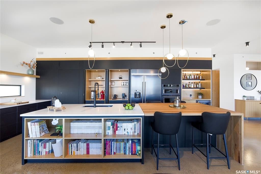 Aspen Ridge小区3600尺地下室步出式独立屋出售！超过5000尺居住面积，绝佳位置背靠自然保护野地，绝佳无遮挡小湖景视野。4房6卫双厨房（中式+西式+嵌入式德国米勒顶级家电), 室内室外独一无二顶级配置装修，全屋水泥地面高科技地热系统，全屋智能系统，7个天窗，白橡木加大 - 18