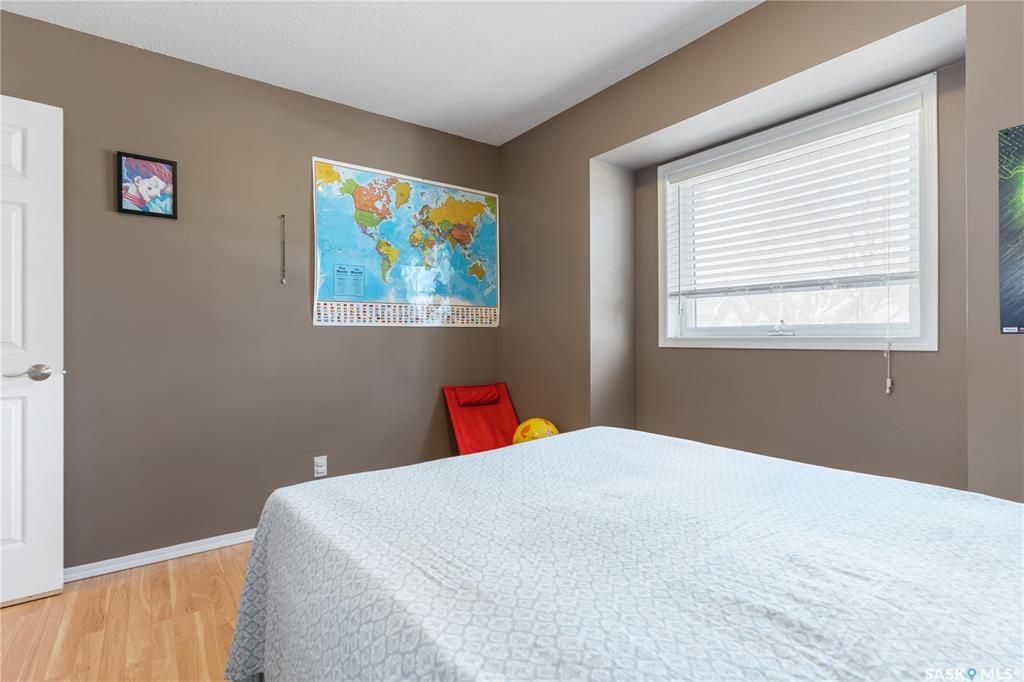 Wildwood小区错层边户联排出售。3房2卫连房子单车库外加室外双停车位，后院露台。主层挑高天花板，合成板地板，半地下室大窗户，近期更换高校锅炉和热水器。房屋保养优，采光好，近公园，学校，购物。挂牌价格 $305,000。详情联系地产经纪Gary Gai 盖王睿 3063413 - 16