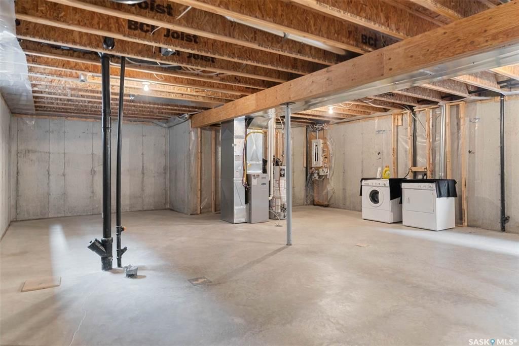 Stonebridge小区安静核心地段1144尺3房2卫平层独立屋出售。步行500米至两所小学，近公园，周边购物。2011年建一手房主保养如新。一楼调高层高，半开放设计，枫木橱柜，充足台面储物空间，2019年更换全新家电，三个大卧室主卧带独立洗手间双衣柜。私密后院有后巷，不紧靠邻 - 18