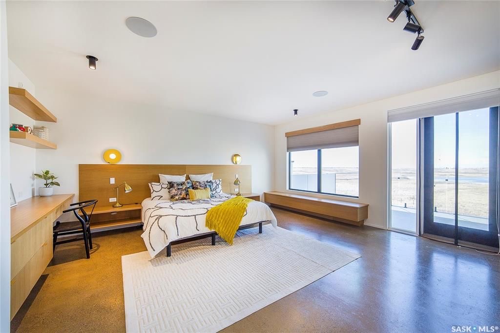 Aspen Ridge小区3600尺地下室步出式独立屋出售！超过5000尺居住面积，绝佳位置背靠自然保护野地，绝佳无遮挡小湖景视野。4房6卫双厨房（中式+西式+嵌入式德国米勒顶级家电), 室内室外独一无二顶级配置装修，全屋水泥地面高科技地热系统，全屋智能系统，7个天窗，白橡木加大 - 29