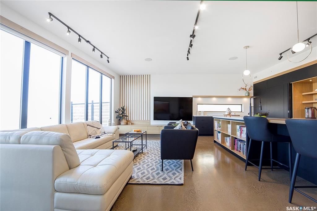 Aspen Ridge小区3600尺地下室步出式独立屋出售！超过5000尺居住面积，绝佳位置背靠自然保护野地，绝佳无遮挡小湖景视野。4房6卫双厨房（中式+西式+嵌入式德国米勒顶级家电), 室内室外独一无二顶级配置装修，全屋水泥地面高科技地热系统，全屋智能系统，7个天窗，白橡木加大 - 19