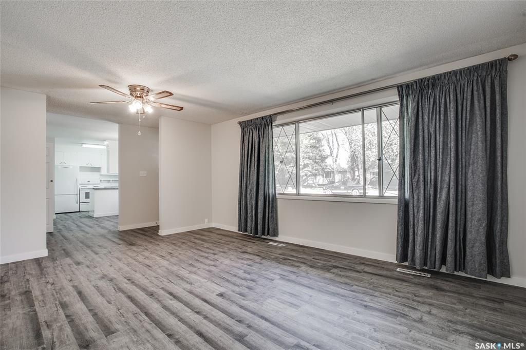 Eastview小区1147尺独立屋6房3卫（含3室1厅1厨独立出租地下室）出售，全新刷漆，全新地板地板装修，主卧带独立洗手间，独立出入，2018换的热水器锅炉。房子状况如新。挂牌价格：$349900。详情请联系地产经纪Gary Gai 盖王睿 3063413677 - 4