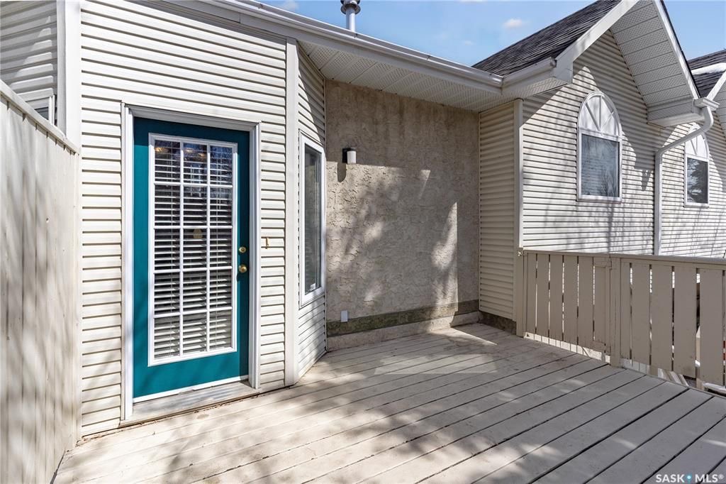 Wildwood小区错层边户联排出售。3房2卫连房子单车库外加室外双停车位，后院露台。主层挑高天花板，合成板地板，半地下室大窗户，近期更换高校锅炉和热水器。房屋保养优，采光好，近公园，学校，购物。挂牌价格 $305,000。详情联系地产经纪Gary Gai 盖王睿 3063413 - 23