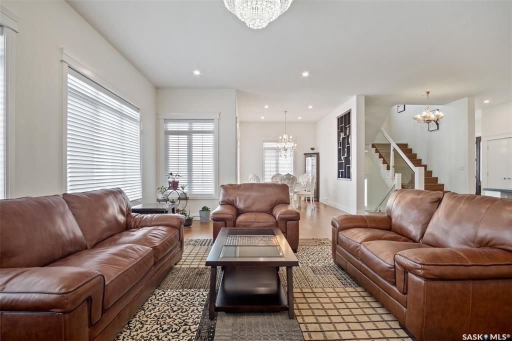 Aspen Ridge小区近3000尺地下室步出式独立屋出售！绝佳位置背靠自然保护野地，绝佳无遮挡小湖景视野。6房5卫3厅2书房，层高10尺，开放式设计，高档装修，天然气炉头，定制厨房橱柜，超大主卧，带私密阳台。地下室步出式2房2卫1大家庭厅。全屋工程木地板，分区温控系统，地下室 - 5