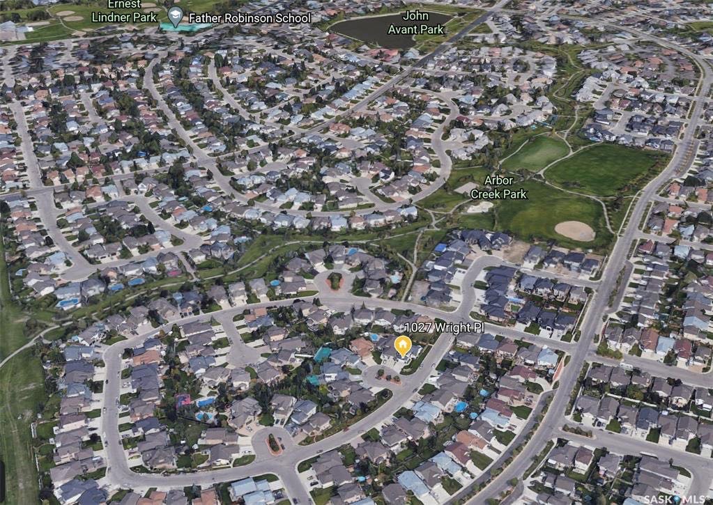 Arbor Creek小区最佳路段之一，2003 年建 4房3卫 modified bi level 错层独立屋出售。安静私密。近两所小学Dr. John G. Egnatoff & Father Robinson School. （无室外人行道，冬季不需要铲雪）高档装修 - 5