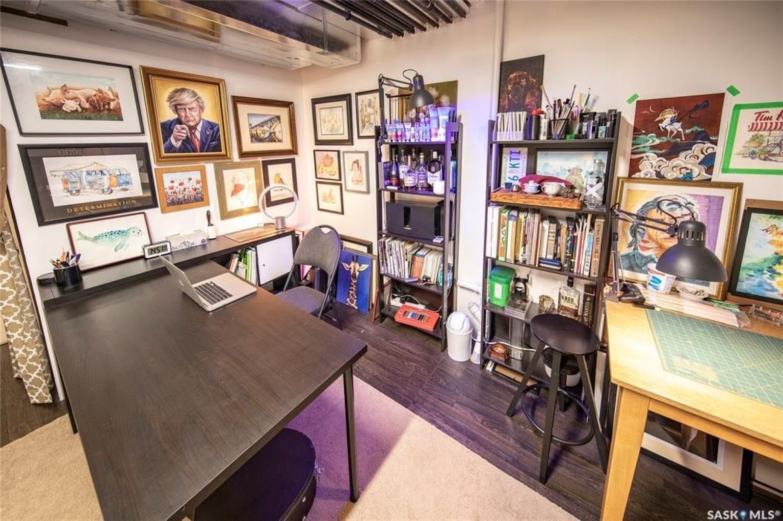 Evergreen 小区2013年建3房3卫联排别墅出售。房屋状况如新，可步行至小学和公园，近购物。一楼客厅宽敞明亮，9英尺层高，高级复合板地板，全花岗岩台面，枫木橱柜，厨房设备齐全。二楼洗衣房，超大主卧带完整洗手间和步入式衣柜。地下室未装修。带中央空调。私密后院，单车库外加一车 - 8