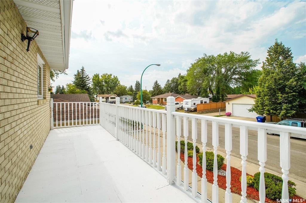 Forest Grove小区2270尺独立屋出售。安静路段，近小学，公园，附近购物，近St Joseph 和Centennial百年高中。 4房3卫，双车库+RV Parking。超大空间。双厅，双餐厅，4个大尺寸房间外加一书房。私密院子。新更新锅炉热水器，大部分家电 - 6