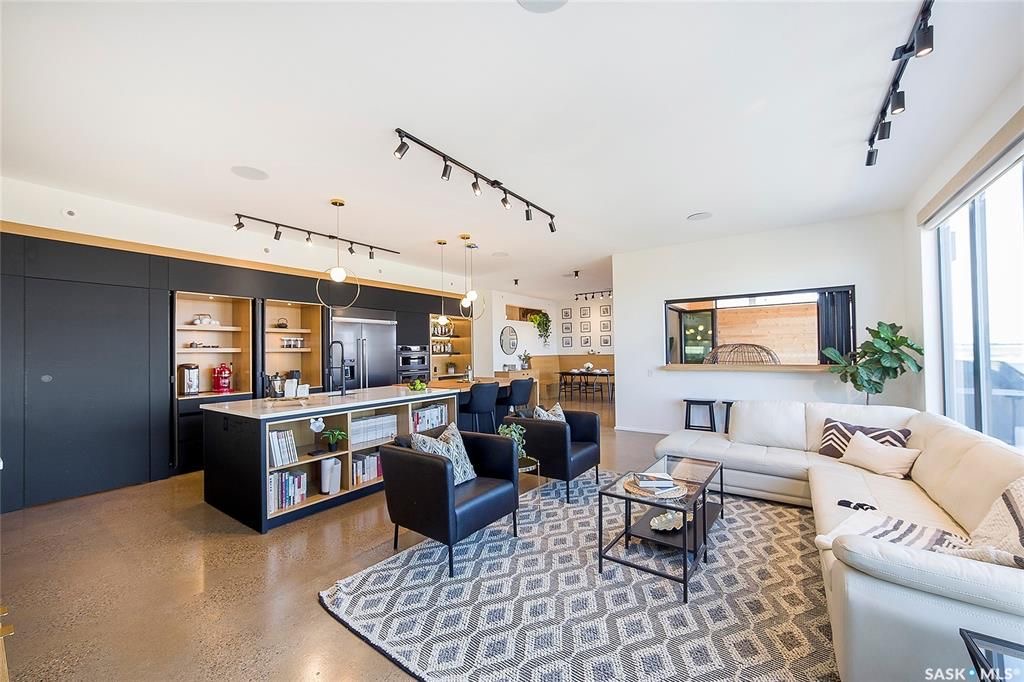 Aspen Ridge小区3600尺地下室步出式独立屋出售！超过5000尺居住面积，绝佳位置背靠自然保护野地，绝佳无遮挡小湖景视野。4房6卫双厨房（中式+西式+嵌入式德国米勒顶级家电), 室内室外独一无二顶级配置装修，全屋水泥地面高科技地热系统，全屋智能系统，7个天窗，白橡木加大 - 20