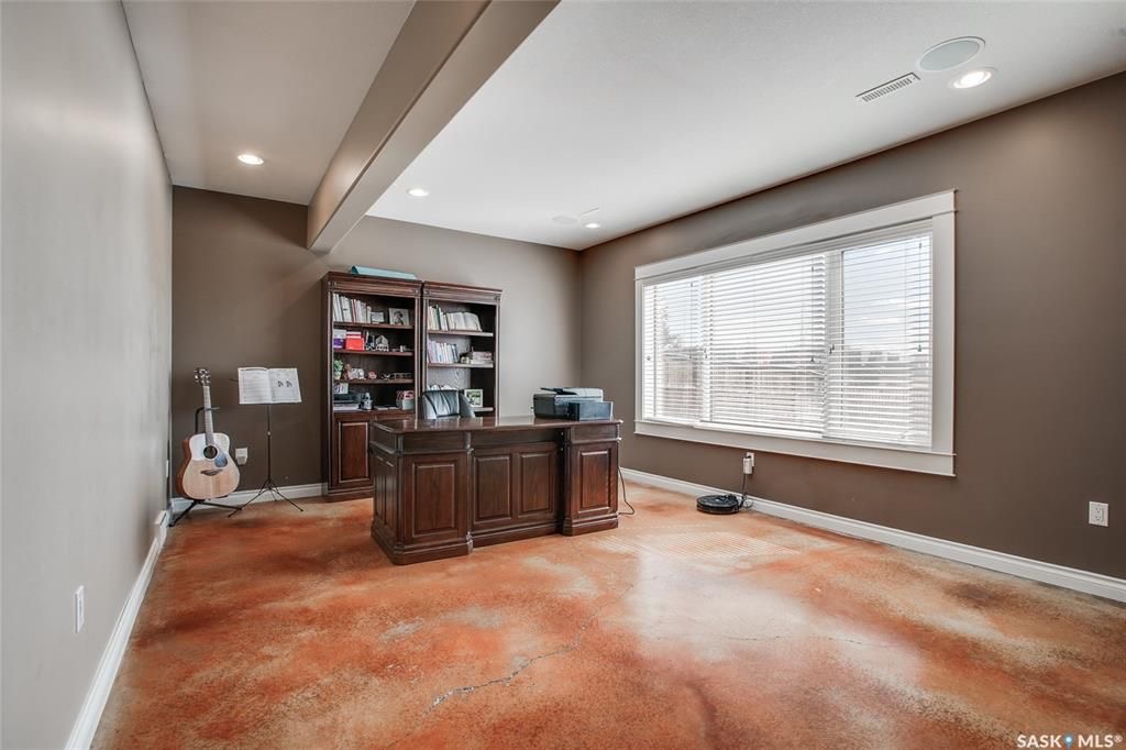 Willowgrove小区2263尺地下室步出式独立屋出售：近7000尺地块背靠小学超大绿地，无遮挡视野，步出式地下室，朝南采光极佳，步行百米至小学，超市，购物，高中等设施。高档装修：全地热系统覆盖地下室，一楼，车库。室外车道也可插电融化冰雪。高层高，实木地板，胡桃木橱柜 - 8