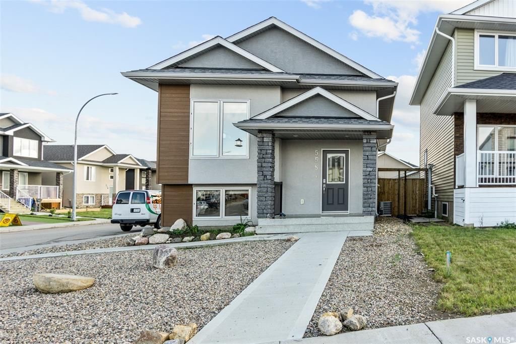 Aspen Ridge小区1165尺错层独立屋出售，本地西人业主，6房3卫，半地下室大窗带合法出租1厨1厅 2房间1卫分电表，独立出入独立洗衣烘干，独立热水器换风系统，另有1大厅或者房间用于主层住户使用，高档装修，全屋9尺，大理石台面，升级厨柜，双车库，拐角地块多停车位，带顶露台 - 7