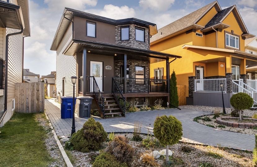 Willowgrove 1587尺独立屋，近小学+购物，高档装修双车库，3室3卫，开价$389000