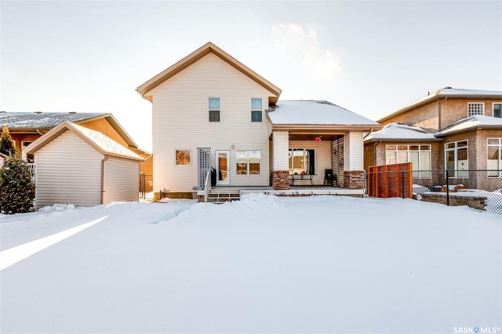 Briarwood小区核心路段两层独立屋出售，一手房本地西人房主，大地块，背靠公园绿地好风景。2007年建，保养如新。1630尺，4房3卫。高效锅炉热水器，一半瓦片新换。家具可议。开价：$499900。有意请联系地产经纪Gary Gai 3063413677 微信：gary367 - 15