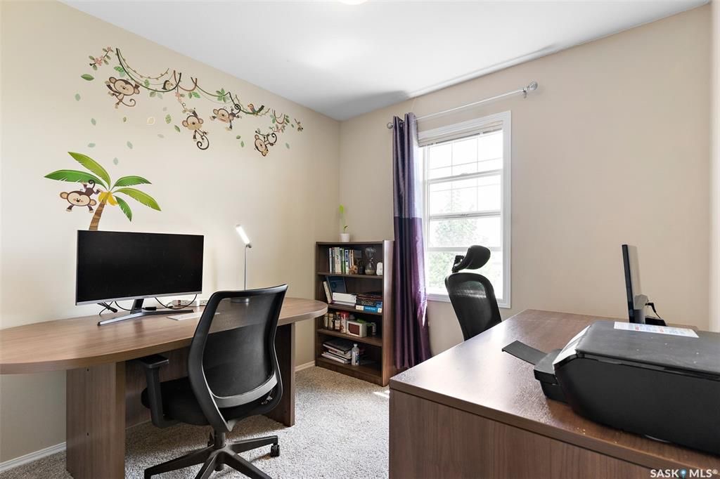 Lakewood小区2003年建3室2卫湖景联排，后院紧邻小湖公园绿地，好风景，好采光。房屋保养好，带双车位，新装中央空调，新换洗衣机，洗碗机，微波炉抽油烟机。客厅实木地板。可以步行至附近商业购物方便，近小学。状况好，保养如新，开价$239000。 有意请联系地产经纪Gary G - 18