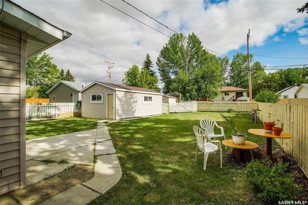 Forest Grove 小区全新装修独立屋出售。1040尺 3房2卫，近7000尺R2地块。近Forest Grove小学和St. Joseph 和 Centennial 高中。 房屋更新有：新窗户，新瓦片，新厨房（橱柜，台面），新地板，新装修洗手间，全新刷漆，全新不锈钢家电。 - 5