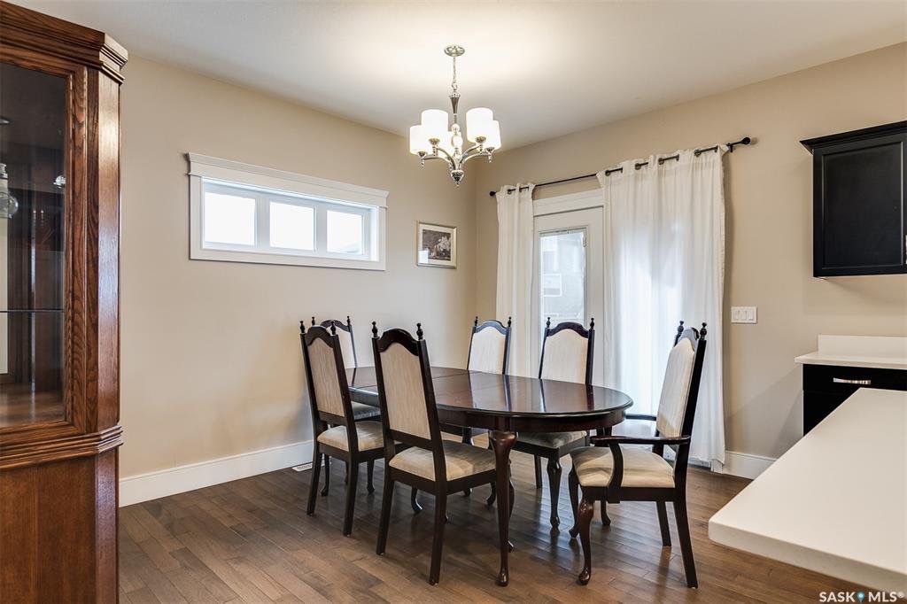 Stonebridge小区近1600尺双层独立屋出售。优质建商D&S高档装修：实木地板，高层高，石头台面，大厨房，大地块。开价：$405000 - 7