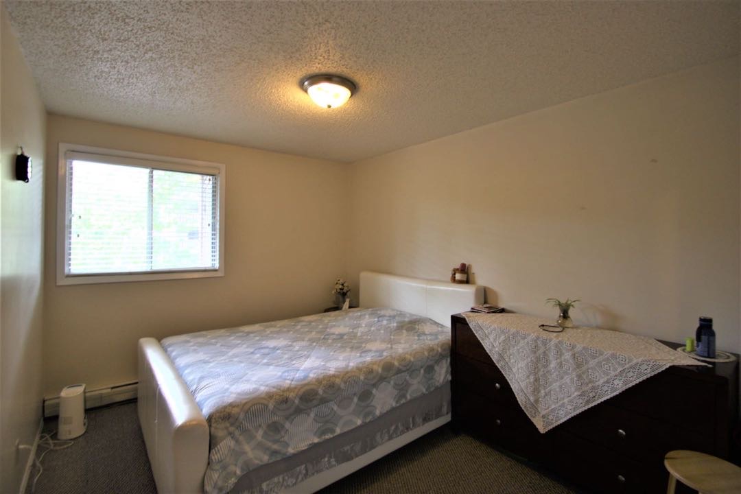 8街方便地段 干净整洁3房1卫1车位公寓出租。自带独立洗衣烘干机，大阳台带储物间，2楼。带家具 包水和暖气。$1300/月 一年起租约（不接受短租）不抽烟不养宠物。 - 6