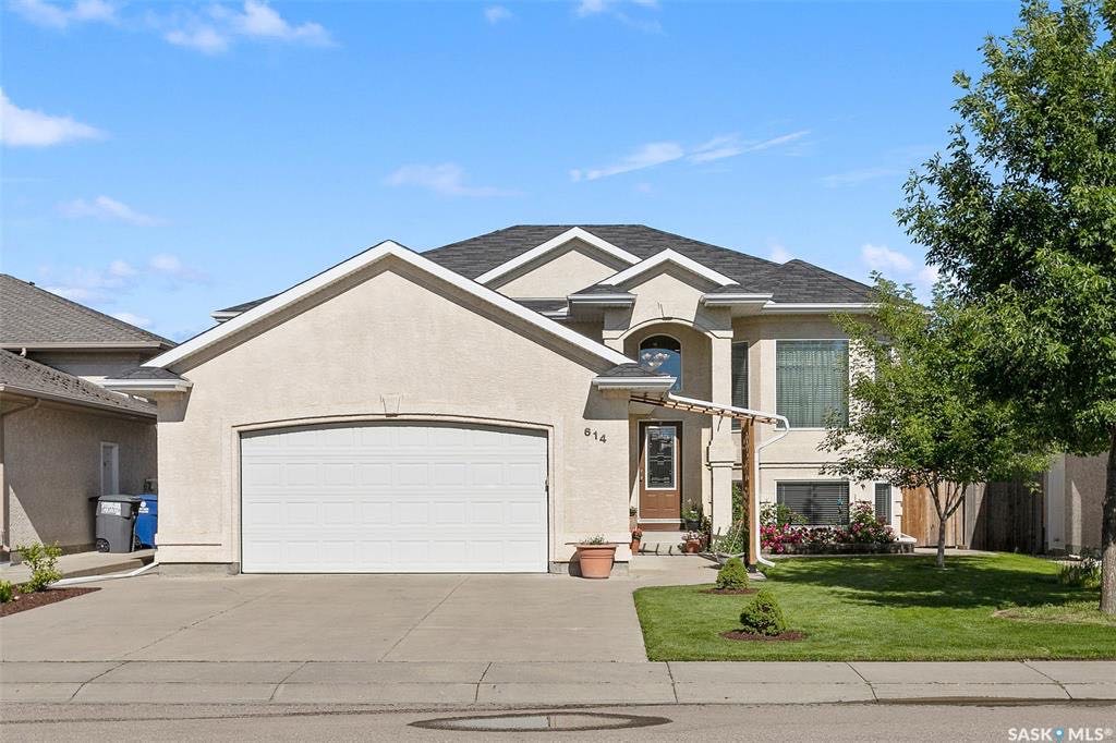 Silverspring小区最优路段之一，背靠公园步道，好风景，好彩光，2003 年建，1405 尺 bi level 错层 5房3卫，Royalty建商，实木地板，多窗户， 上下挑高层高，地下室大窗户，新热水器，加大双车库。精心保养。大地块，私密好院子。挂牌价格：495000。 - 3