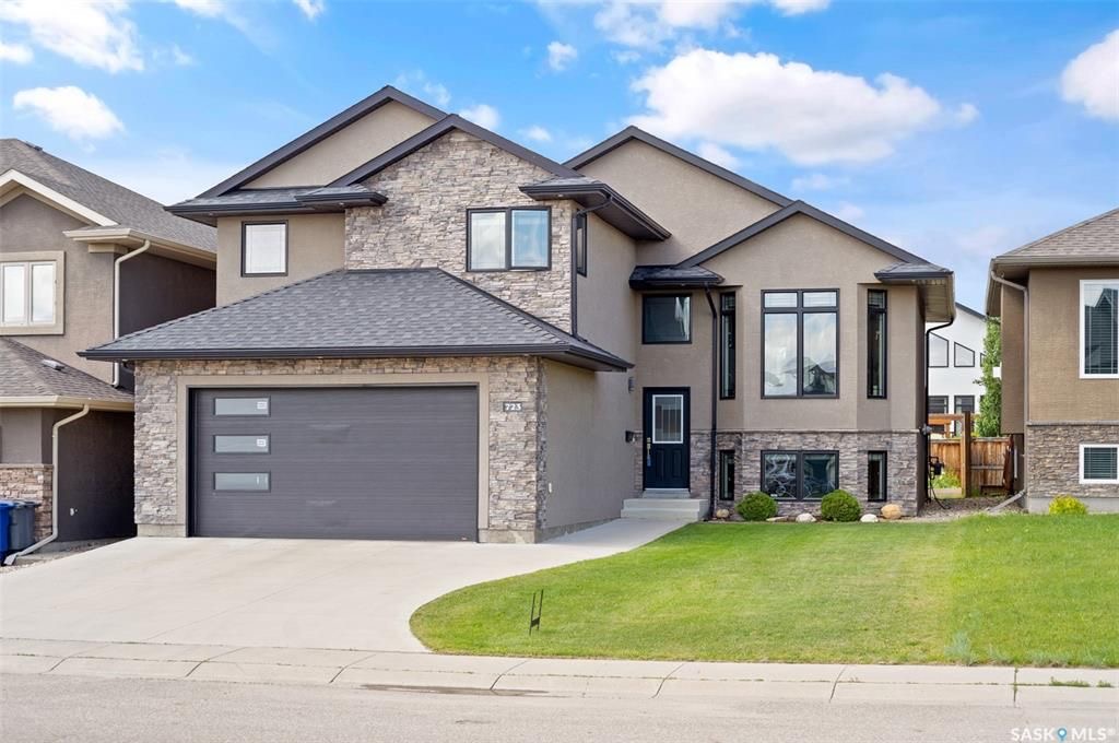 Evergreen 小区5房3卫错层独立屋出售，位于小区最优路段，安静宽敞私密，近小学，高中，公园，购物。高档装修，开放式设计，挑高尖顶，实木地板，飘窗，升级枫木厨房带不锈钢家电和角柜，全大理石台面及厨房背景砖，主卧带步入衣柜高档明卫干湿分离双洗手台洗手间，半地下室大窗户明亮如地 - 6